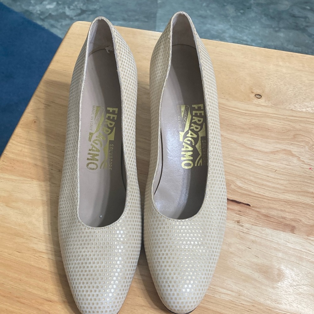 Cream & Gold Ferragamo Heels size 6AA